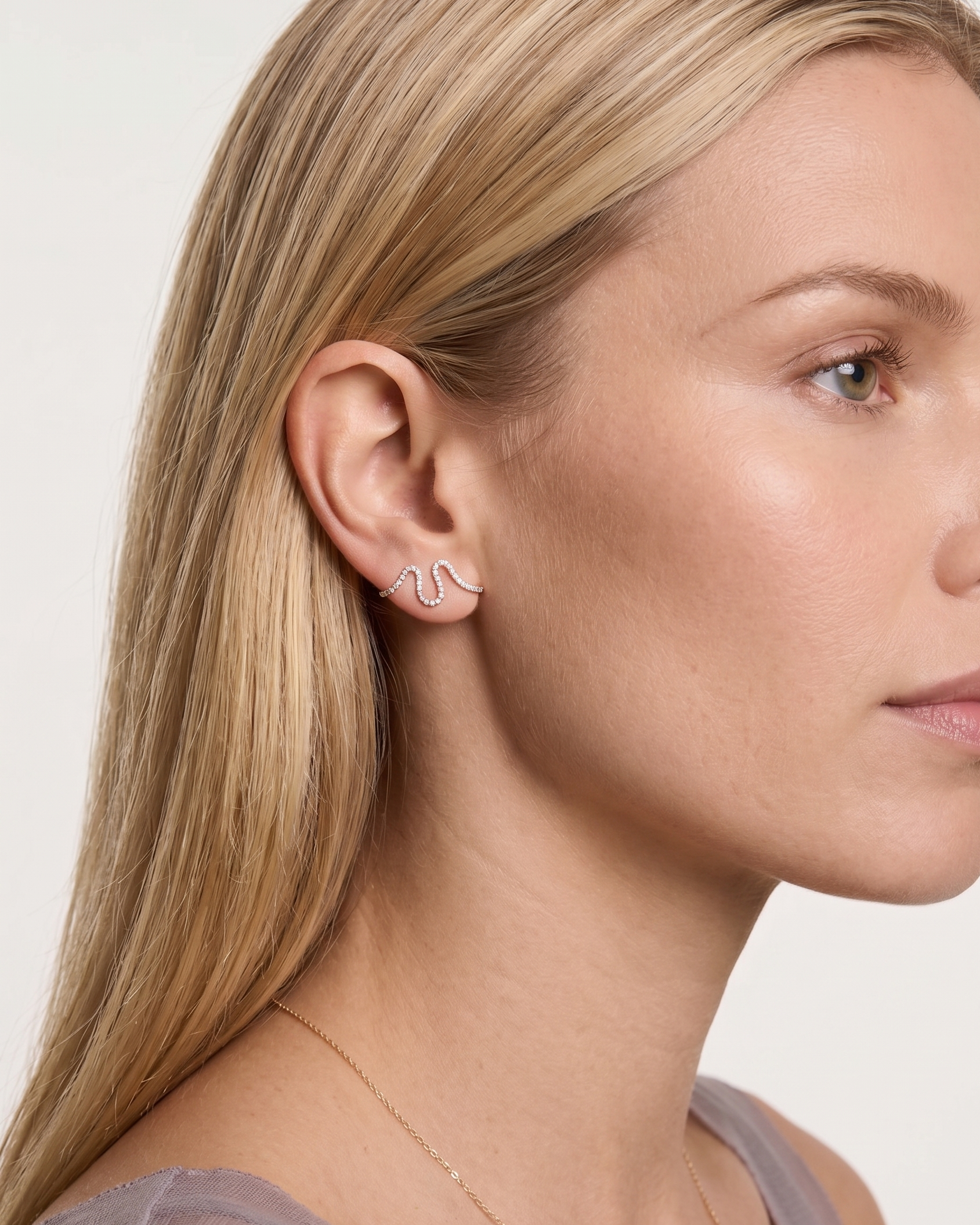Wave Pavé Diamond Stud